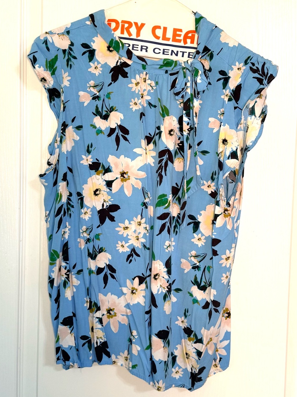 Ann Taylor flutter sleeve Floral Tie-Neck Top - Light Blue size XL